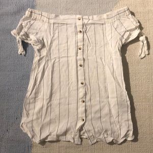 CONSIGNED - Off-the-Shoulder Top